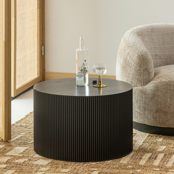 Sanne side table round black, room setting