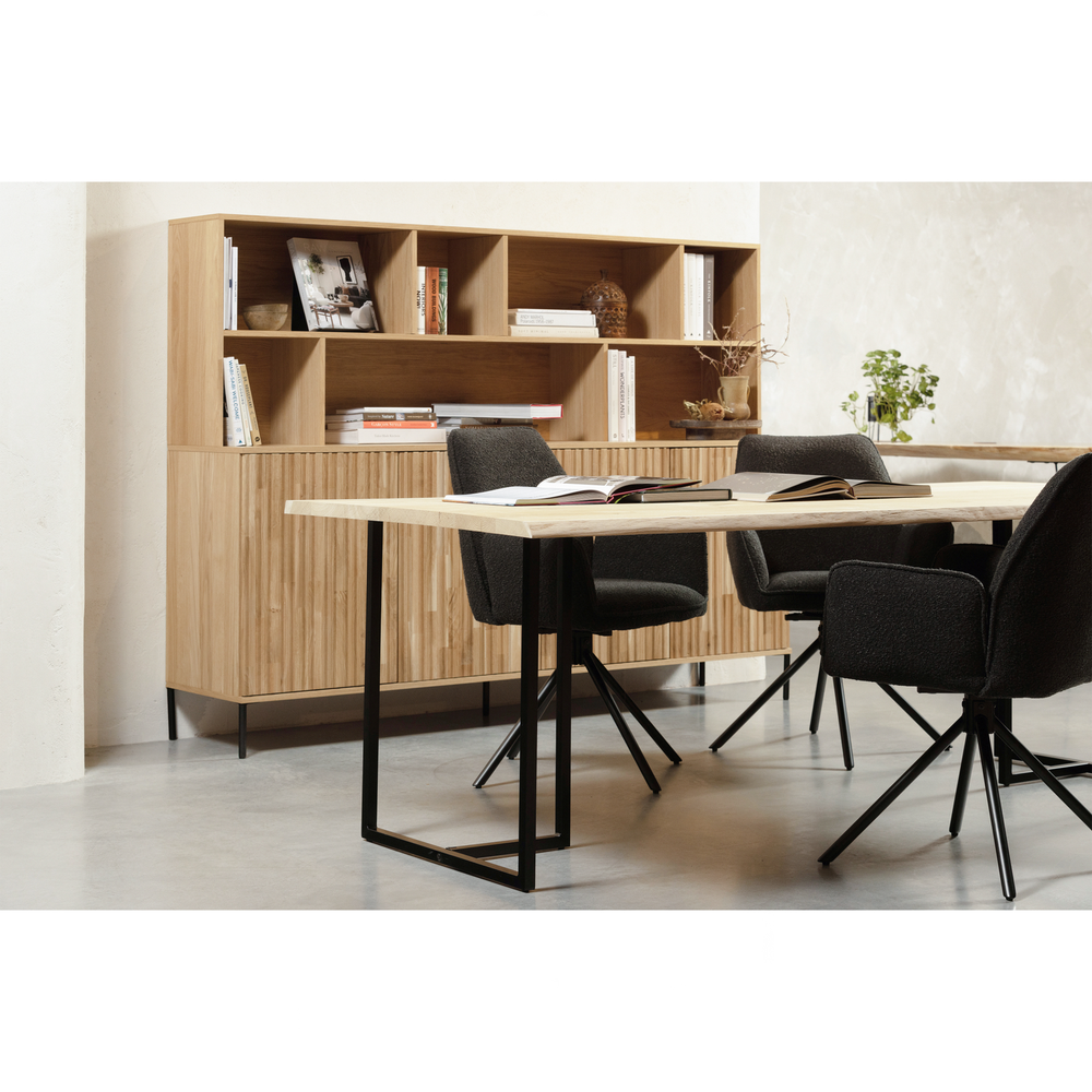 New gravure wall cabinet oak naturel, room setting